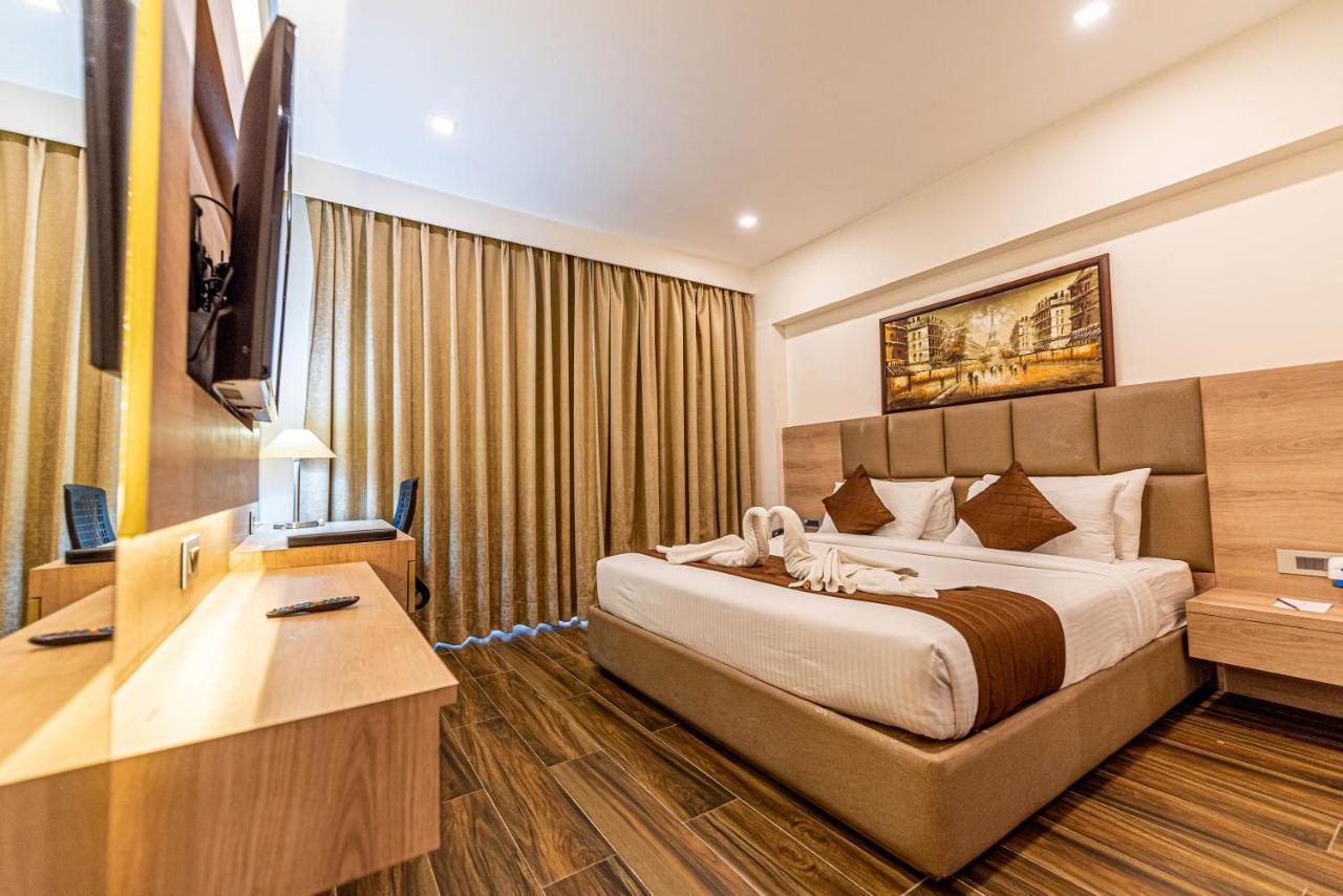 The Elite Lucknow Convention Hotel Esterno foto