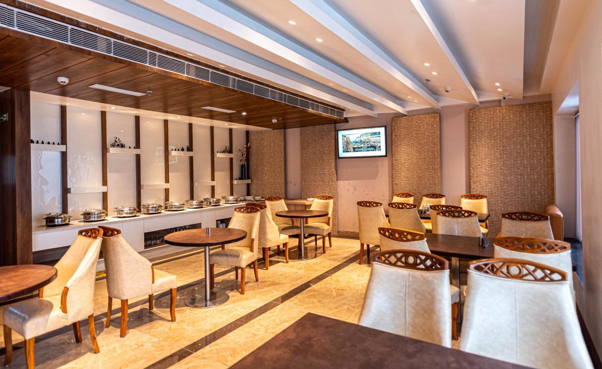 The Elite Lucknow Convention Hotel Esterno foto