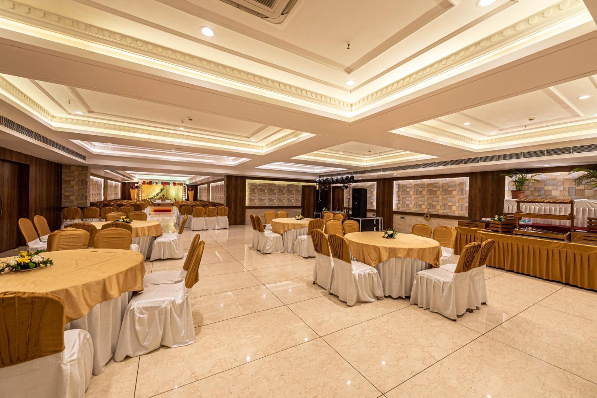 The Elite Lucknow Convention Hotel Esterno foto