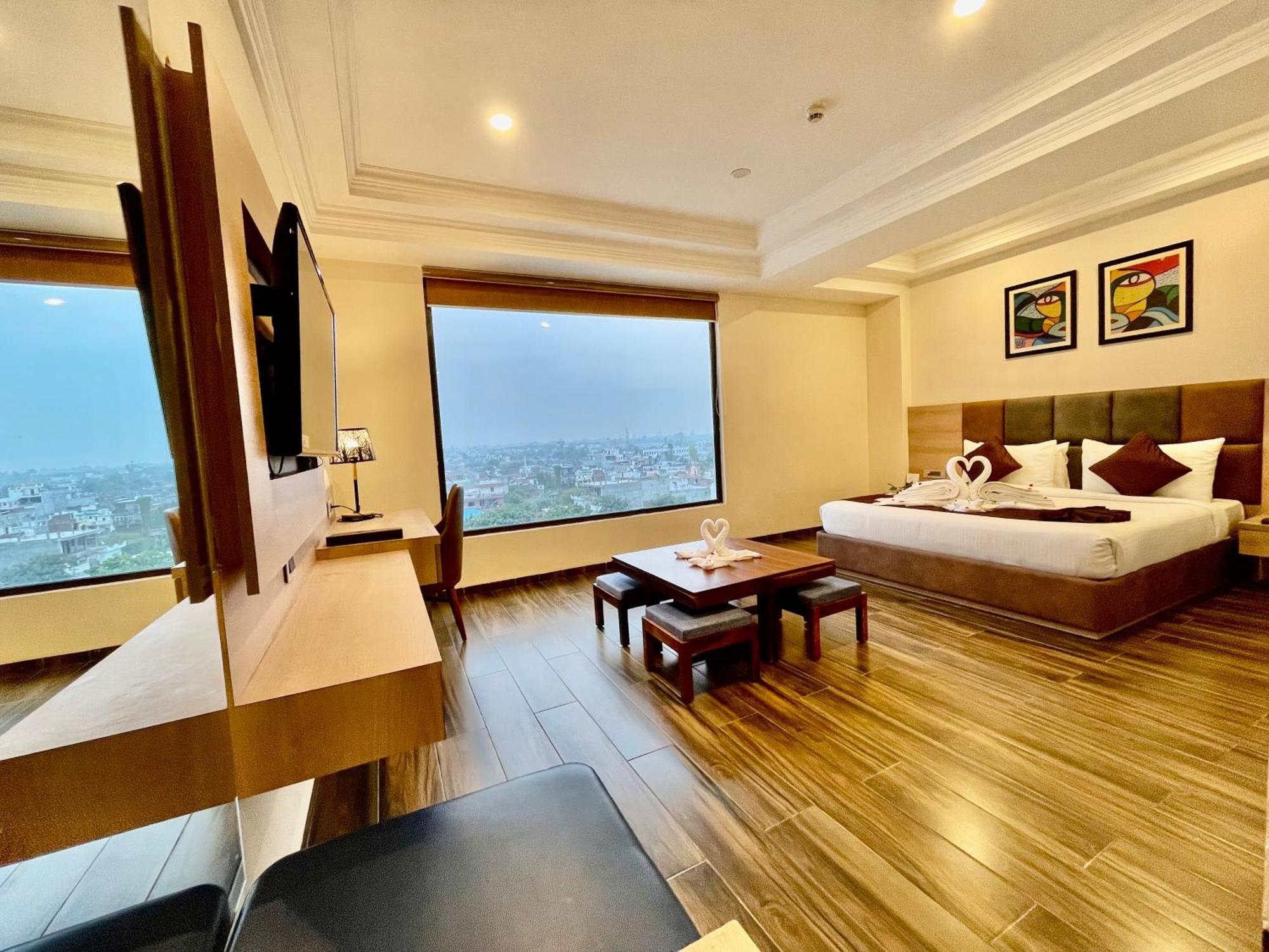 The Elite Lucknow Convention Hotel Esterno foto